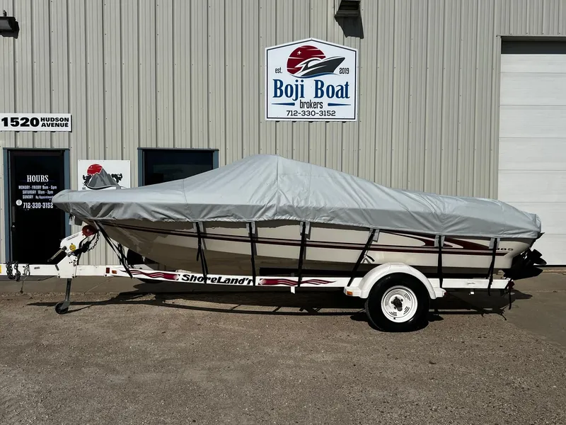 Slide: The Image of 2000 Sea Ray 185 Bow Rider boat on ShoreLand'r trailer at Boji Boat Brokers. - 13