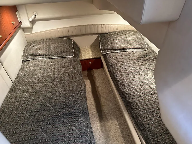 Slide: The Image of Twin beds in the cabin of a 1998 Maxum 4600 SCB yacht. - 23