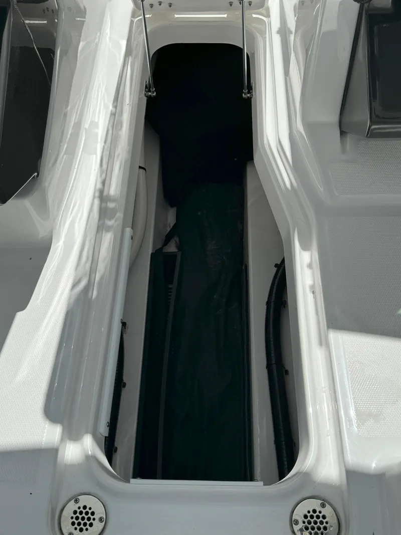 Slide: The Image of 2024 Blackfin 302DC  GYS Trade - 19