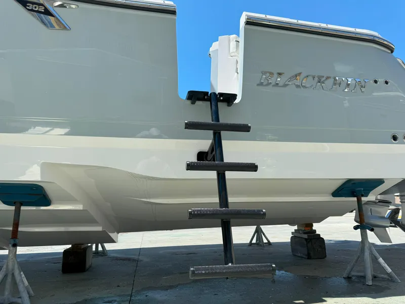 Slide: The Image of 2024 Blackfin 302DC  GYS Trade - 28