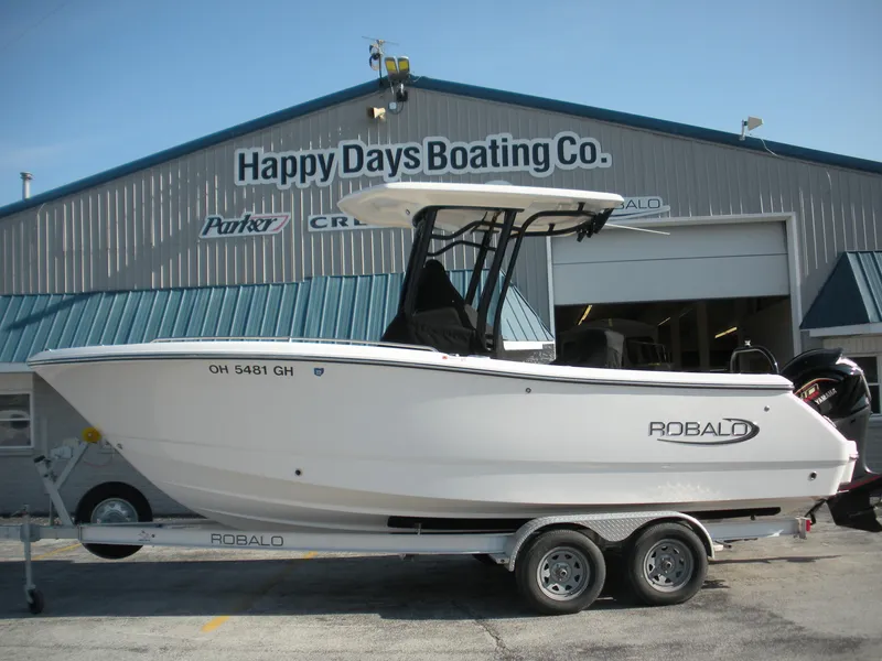The Image of 2022 Robalo R230 Center Console boat at Happy Days Boating Co. dealership. - 0