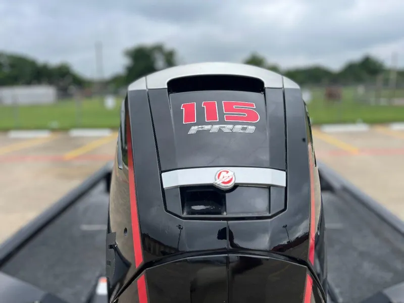 Slide: The Image of 2018 Tracker Pro Team 190 boat with 115 Pro outboard motor. - 14