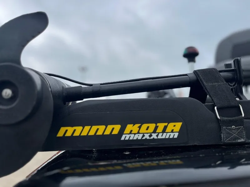 Slide: The Image of Minn Kota Maxxum trolling motor on 2018 Tracker Pro Team 190 boat. - 18