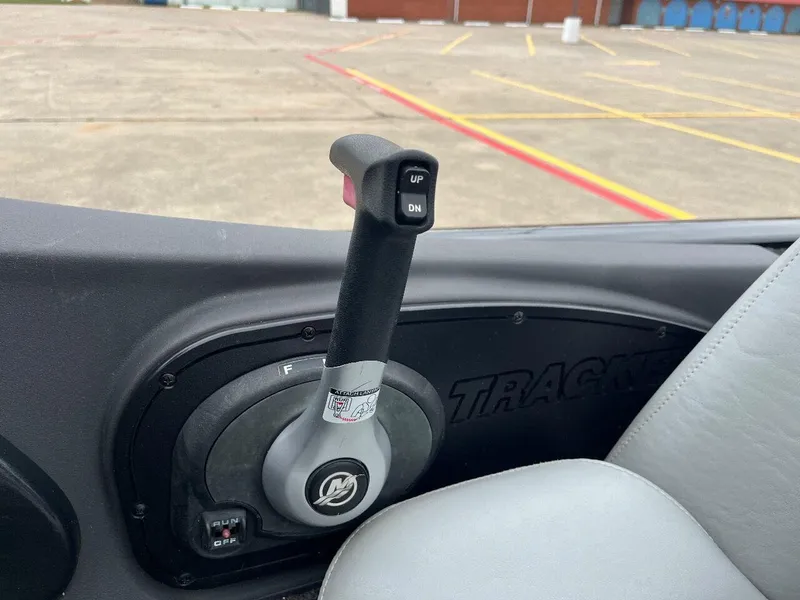Slide: The Image of Throttle control lever of a 2018 Tracker Pro Team 190 boat. - 32