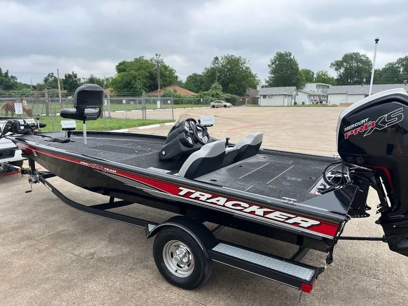 Slide: The Image of 2018 Tracker Pro Team 190 fishing boat with Mercury Pro XS engine. - 9