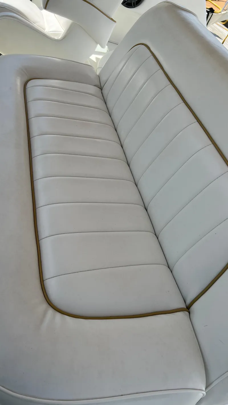Slide: The Image of White leather seating on a 1997 Sea Ray 400 boat. - 20