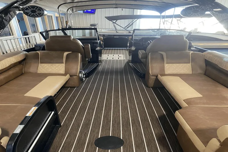 Slide: The Image of Premier 270 Super Sport 2025 - 10