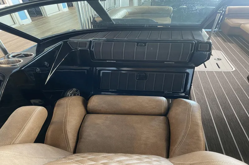 Slide: The Image of Premier 270 Super Sport 2025 - 9