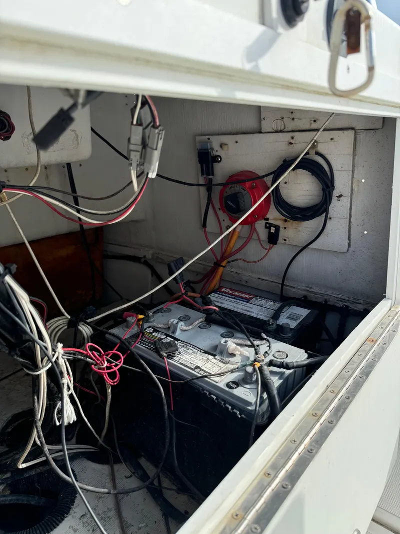 Slide: The Image of 1989 Pursuit 230 Center Console boat wiring and battery compartment. - 10