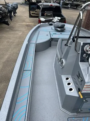 Slide: The Image of Xpress X23B Lounge 2025 - 15