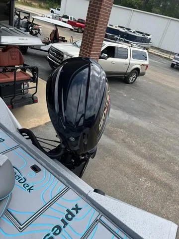 Slide: The Image of Xpress X23B Lounge 2025 - 19