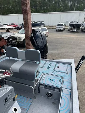 Slide: The Image of Xpress X23B Lounge 2025 - 21