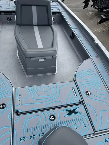 Slide: The Image of Xpress X23B Lounge 2025 - 25