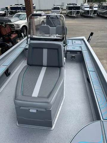 Slide: The Image of Xpress X23B Lounge 2025 - 27