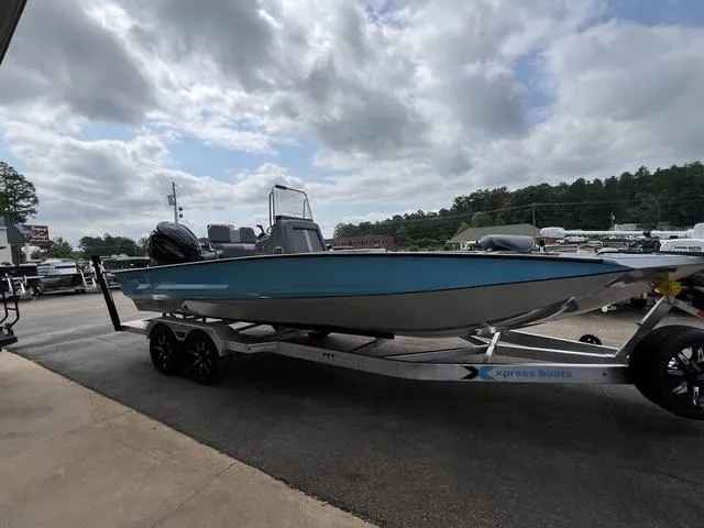 Slide: The Image of Xpress X23B Lounge 2025 - 4