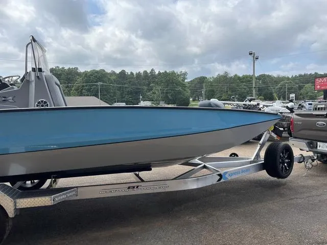 Slide: The Image of Xpress X23B Lounge 2025 - 6