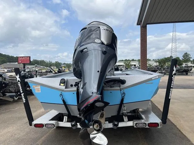 Slide: The Image of Xpress X23B Lounge 2025 - 8