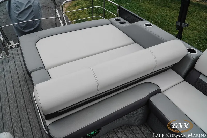 Slide: The Image of 2021 Godfrey SWEETWATER 2286 SFL boat with comfortable seating at Lake Norman Marina. - 9