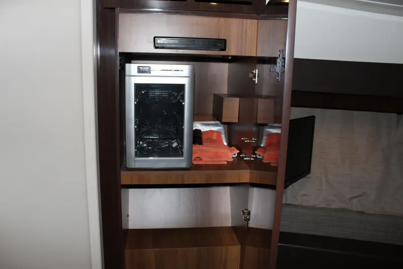 Slide: The Image of Sea Ray 400 Sundancer 2016 - 51