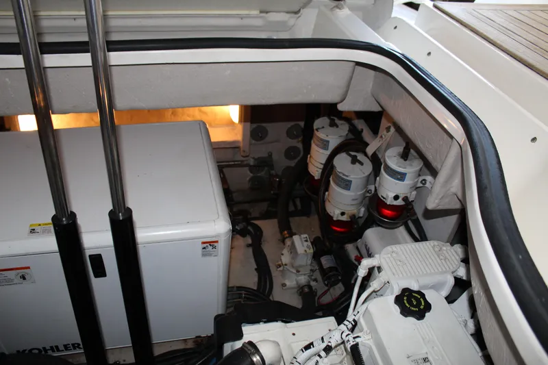 Slide: The Image of Sea Ray 400 Sundancer 2016 - 67