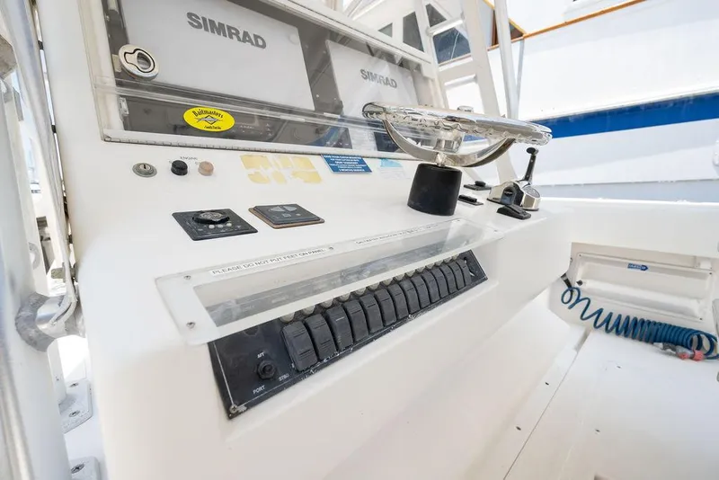 Slide: The Image of SeaVee Inboard 2006 - 16