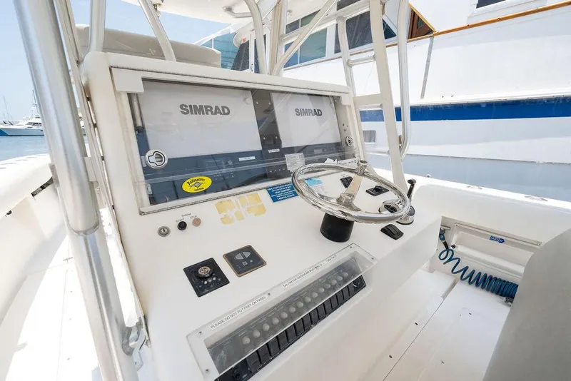 Slide: The Image of SeaVee Inboard 2006 - 17