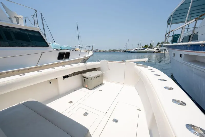 Slide: The Image of SeaVee Inboard 2006 - 25