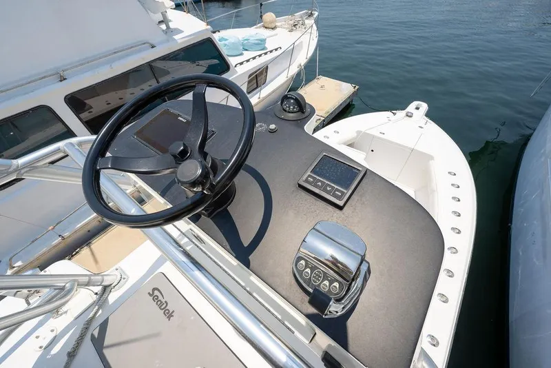 Slide: The Image of SeaVee Inboard 2006 - 33