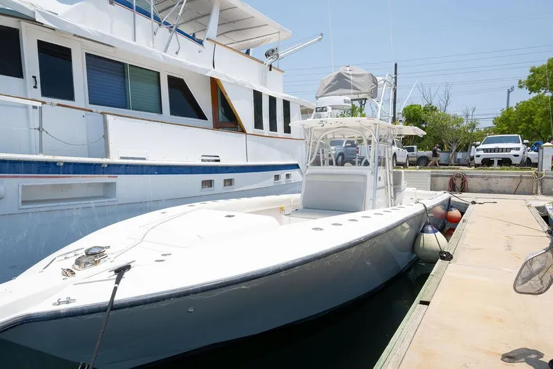 Slide: The Image of SeaVee Inboard 2006 - 6