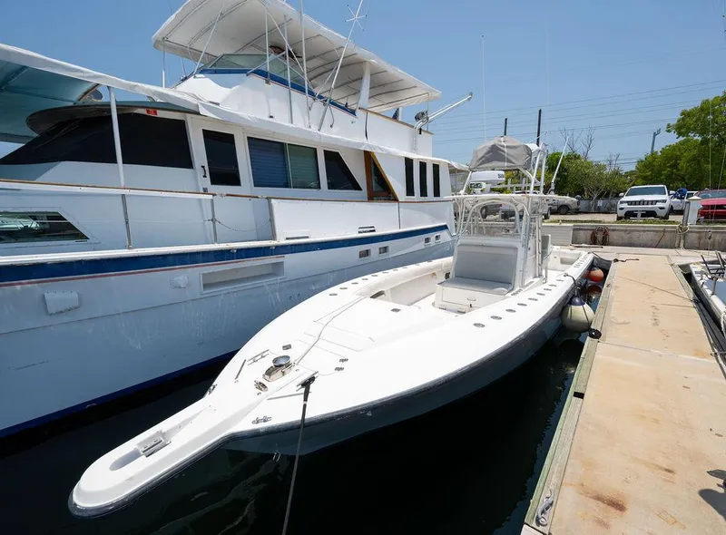 Slide: The Image of SeaVee Inboard 2006 - 7