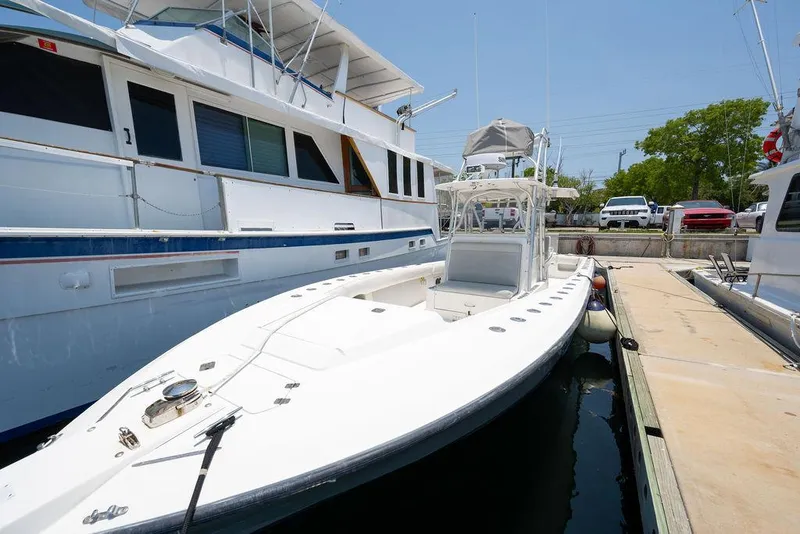 Slide: The Image of SeaVee Inboard 2006 - 8