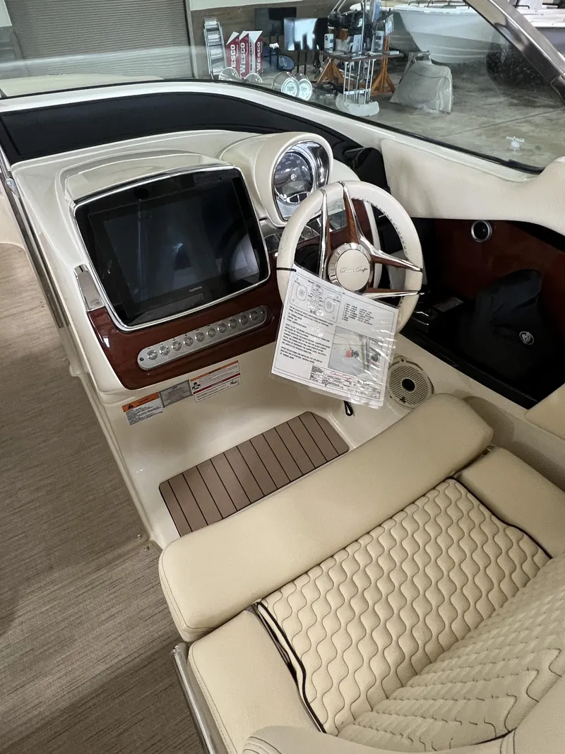 Slide: The Image of Chris-Craft 31 GT 2024 - 11