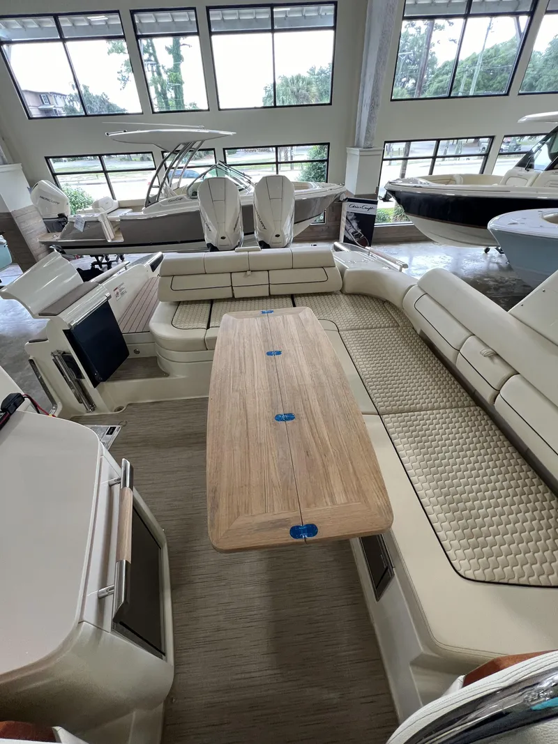 Slide: The Image of Chris-Craft 31 GT 2024 - 13