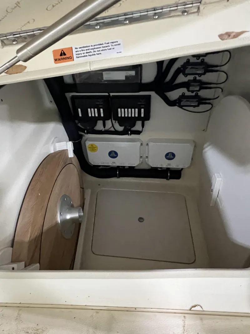 Slide: The Image of Chris-Craft 31 GT 2024 - 3