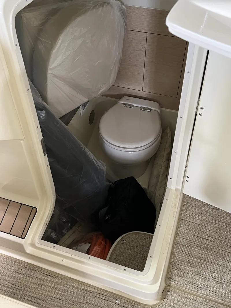 Slide: The Image of Chris-Craft 31 GT 2024 - 4