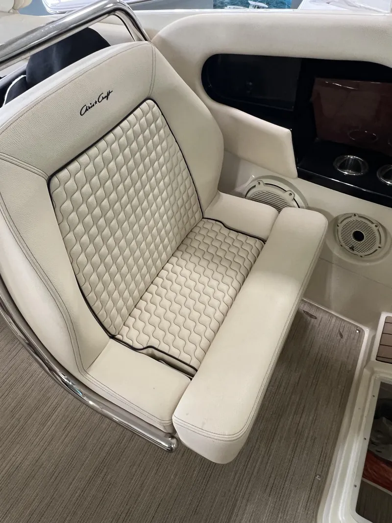 Slide: The Image of Chris-Craft 31 GT 2024 - 5