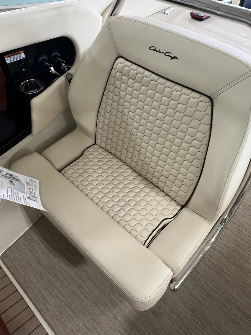 Slide: The Image of Chris-Craft 31 GT 2024 - 6