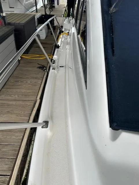 Slide: The Image of Bayliner 3388 Command Bridge 2000 - 16