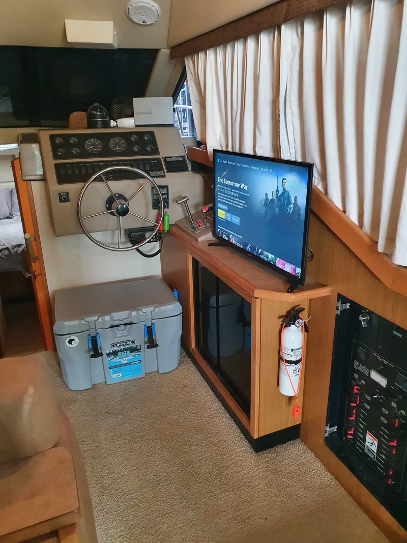 Slide: The Image of Bayliner 3388 Command Bridge 2000 - 18