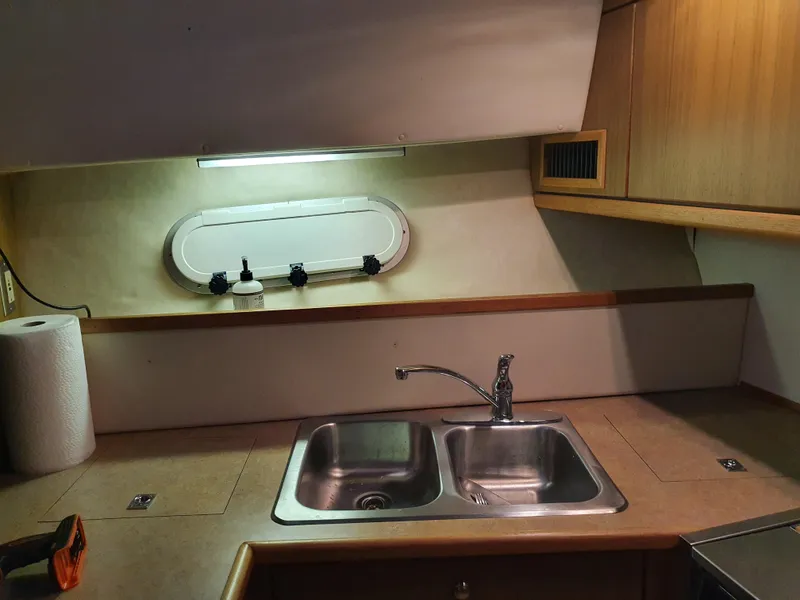 Slide: The Image of Bayliner 3388 Command Bridge 2000 - 23