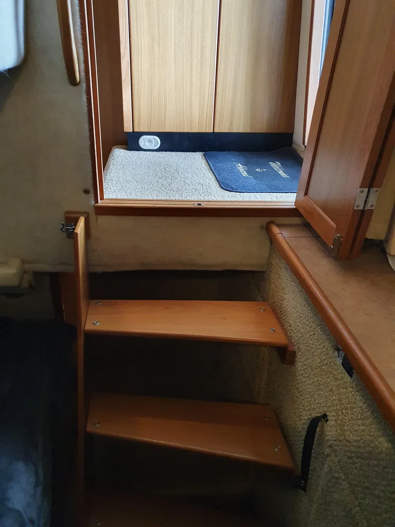 Slide: The Image of Bayliner 3388 Command Bridge 2000 - 31