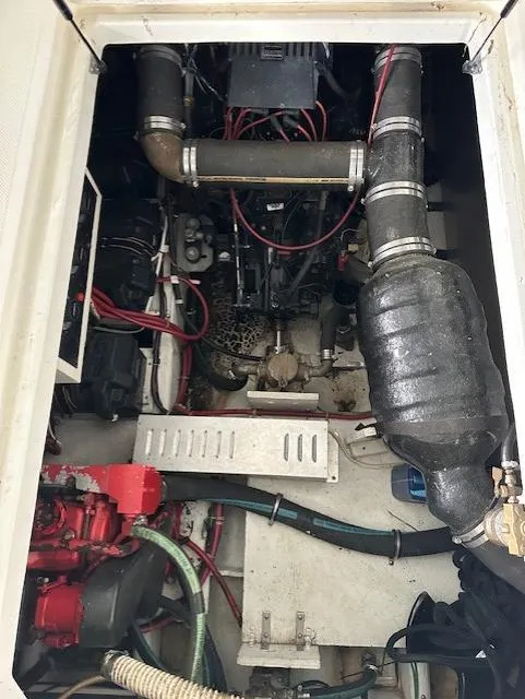 Slide: The Image of Bayliner 3388 Command Bridge 2000 - 41