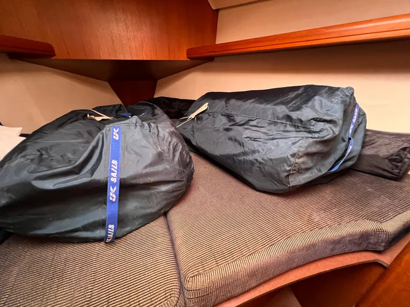 Slide: The Image of Hunter 36 2005 - 54