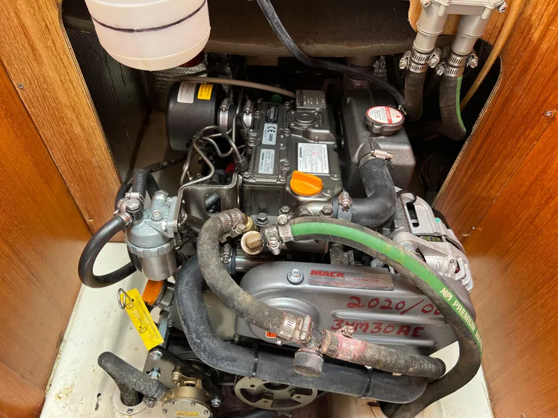 Slide: The Image of Hunter 36 2005 - 55