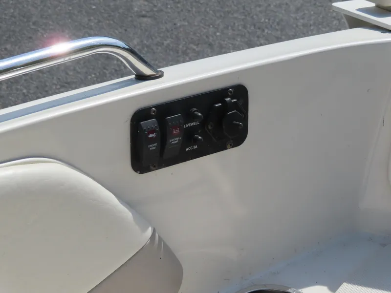 Slide: The Image of Control panel on a 2013 Stingray 195LX boat. - 8