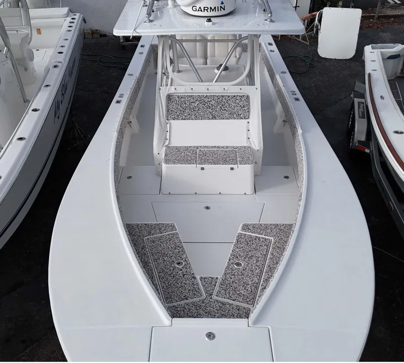 Slide: The Image of 2005 Regulator 32 Forward Seating boat with Garmin equipment, top view. - 13