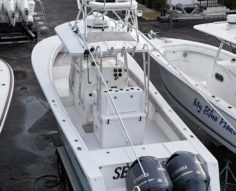Slide: The Image of 2005 Regulator 32 Forward Seating boat with twin Yamaha engines in a marina. - 3