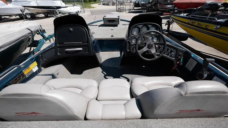 Slide: The Image of 2001 Skeeter ZX200 boat interior with steering console and seating. - 15
