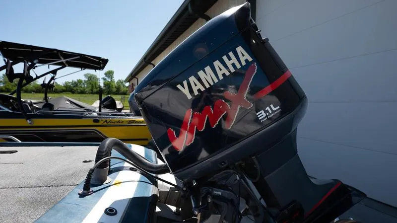 Slide: The Image of 2001 Skeeter ZX200 with Yamaha VMAX 3.1L outboard motor. - 17