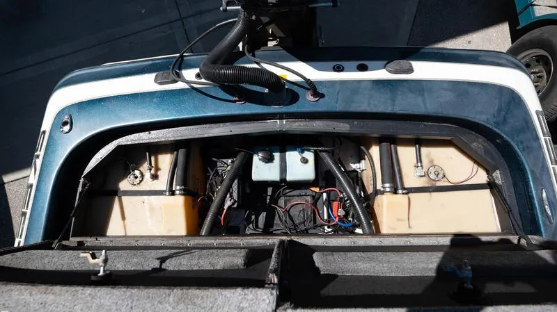 Slide: The Image of Top view of a 2001 Skeeter ZX200 boat engine compartment. - 18